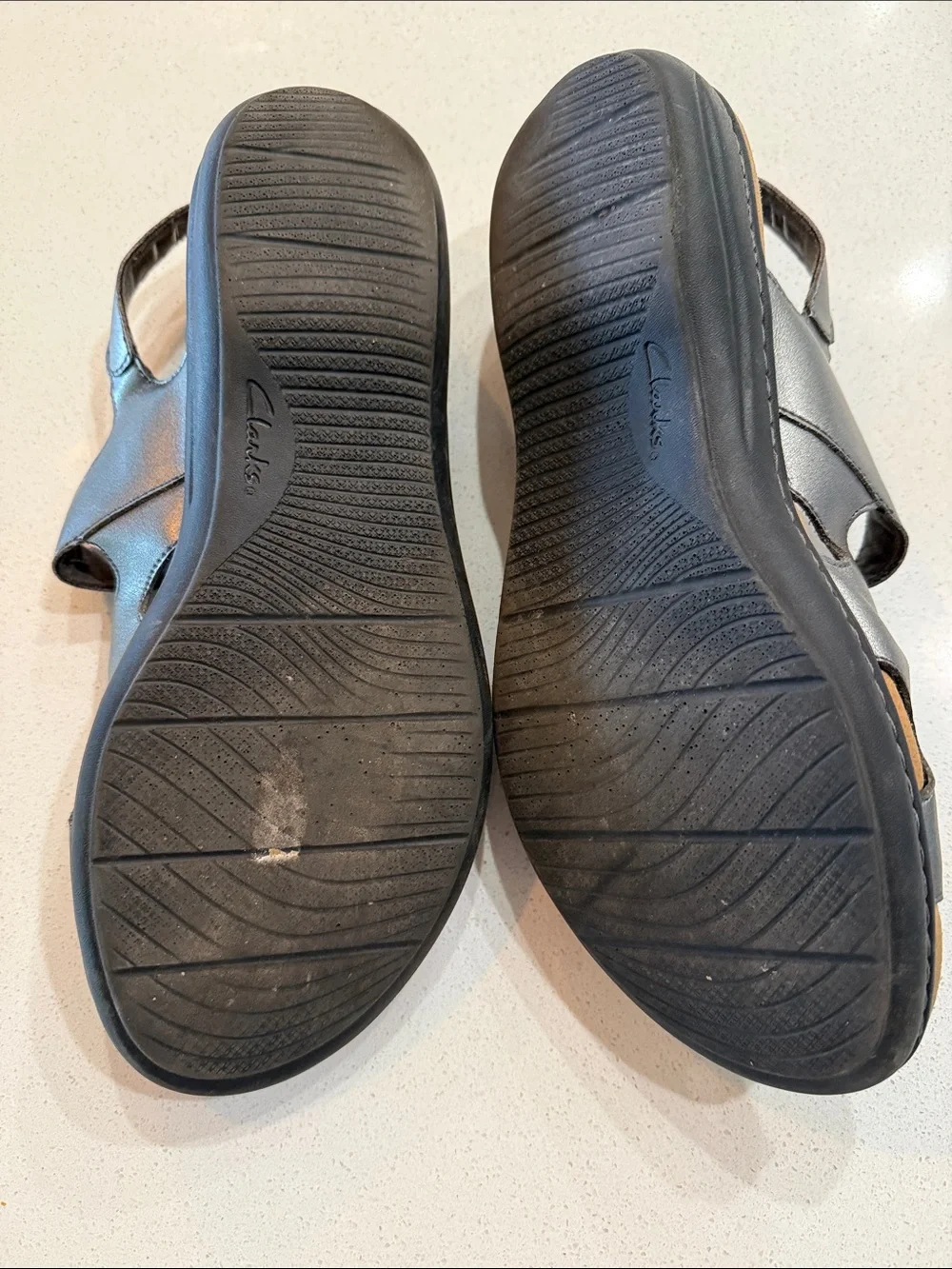 Clarks Women's Metallic Silver Strappy Comfort Sandals Size 11